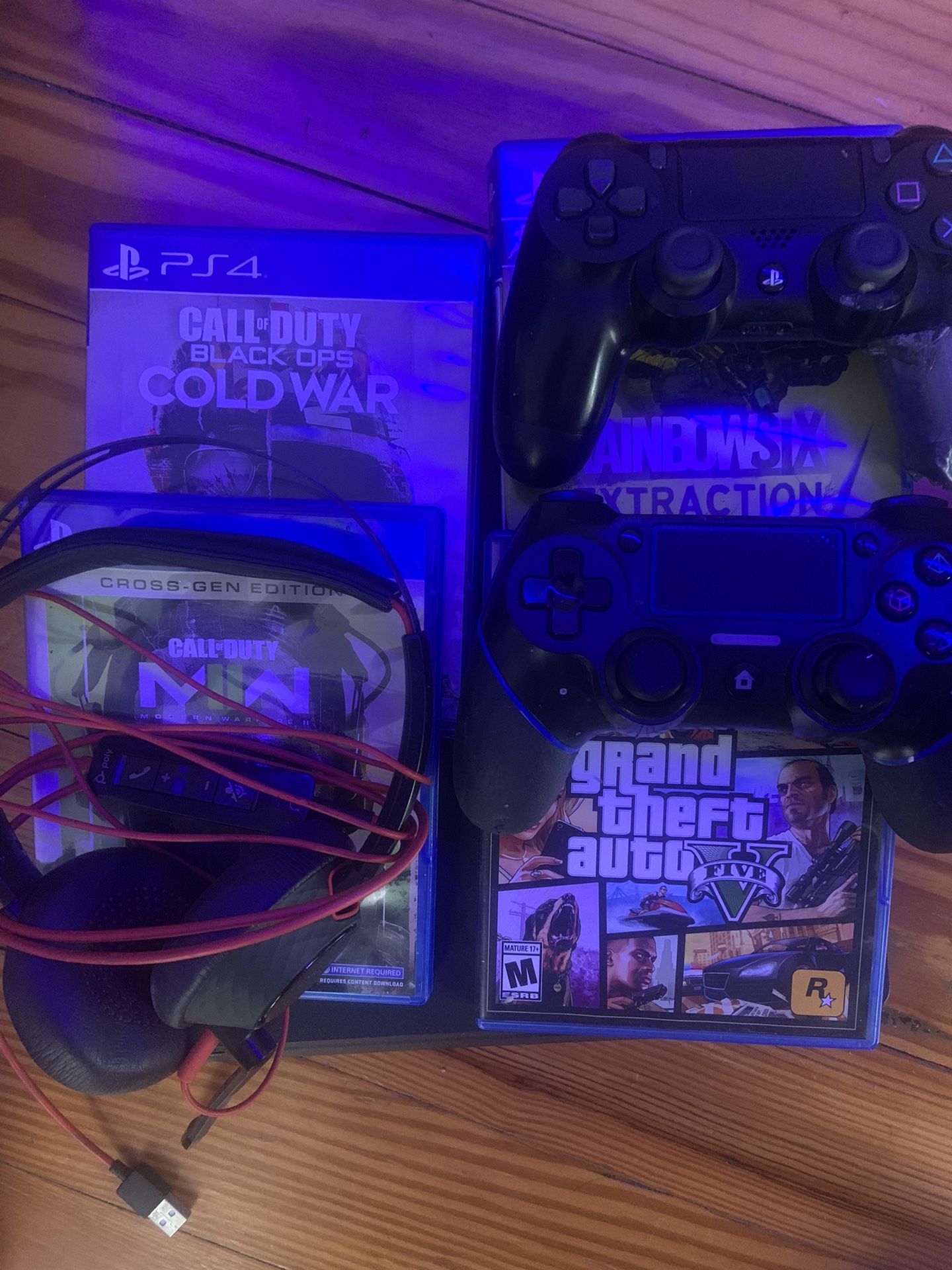 Ps4 With Games And Headset