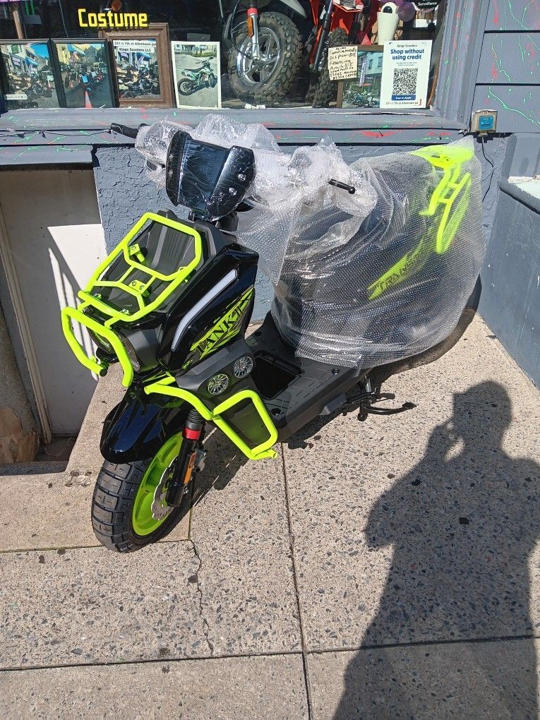 Gas Scooter Tank 2 New Year 2025 Color Verde