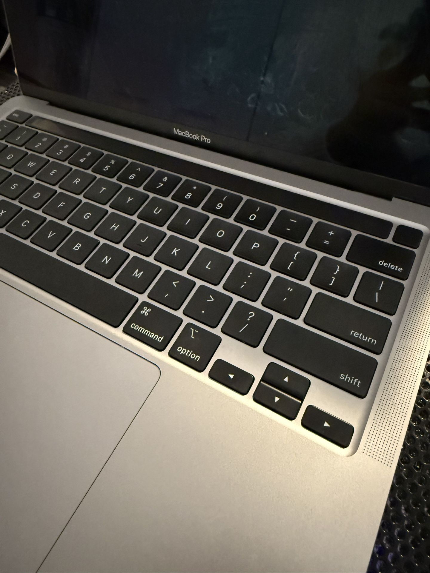 MacBook Pro 13” (2020) – Intel Core i7, 32GB RAM, 2TB SSD