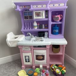 Kids Play Kitchen & Accessories Like New