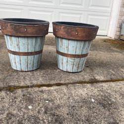2 Plastic Outdoor Pots