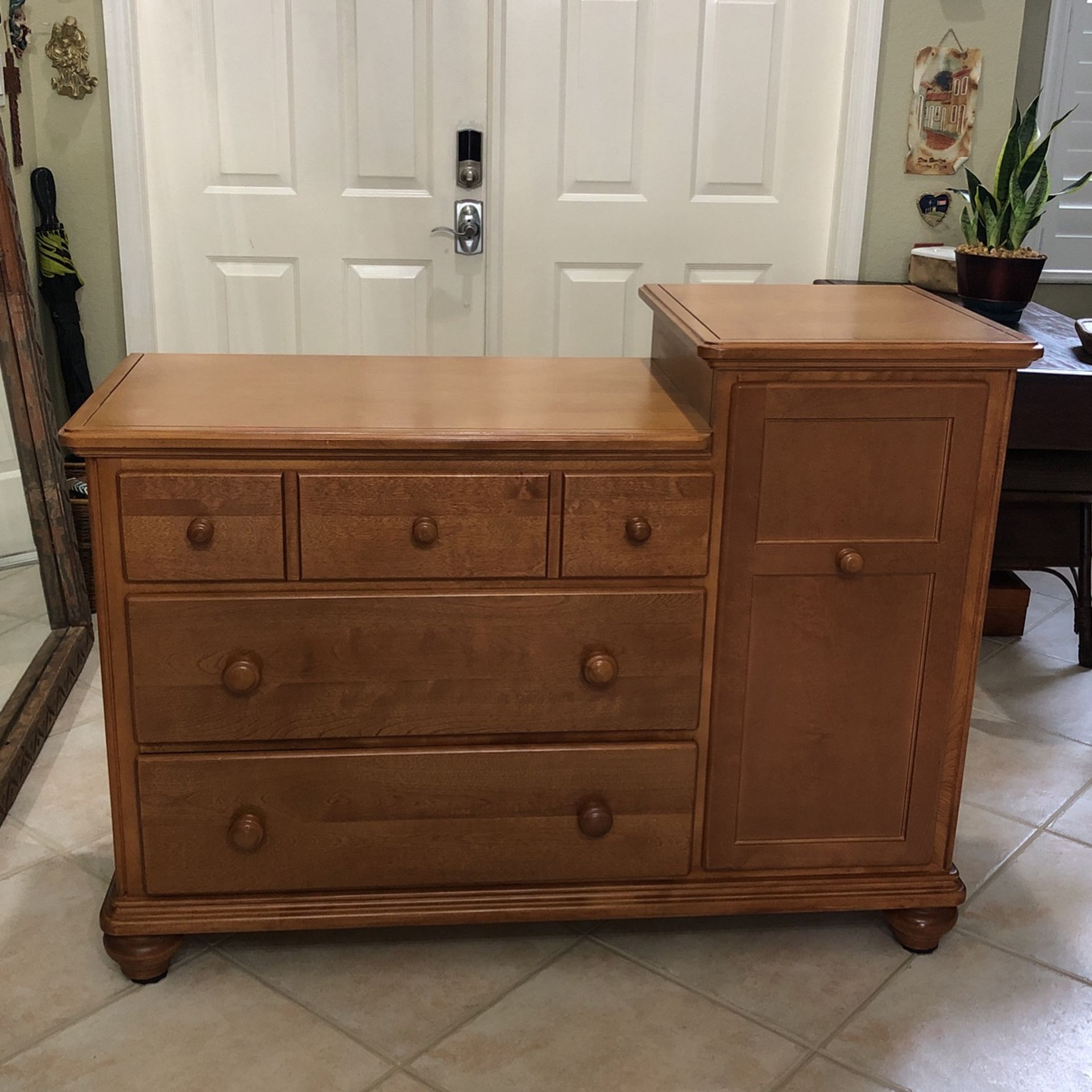 Ragazzi Dresser/ Changing Table. Solid Wood.