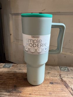 Simple Modern 40 Ounce Trek Tumbler NEW. No straw. 