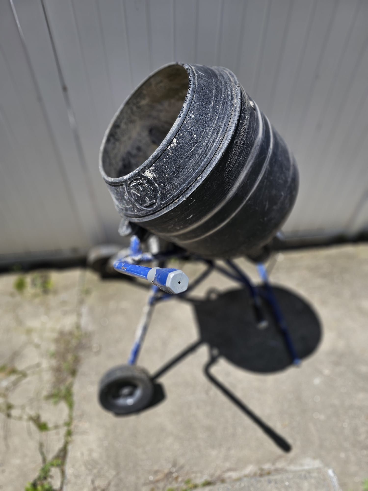 Kobalt 4-cu ft 0.5-HP Concrete Mixers