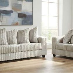 New sofá & loveseat