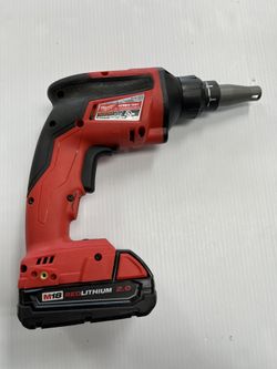 MILWAUKEE 2866-20 M18 FUEL DRYWALL SCREW GUN WITH BATTERY, IN GOOD CONDITION