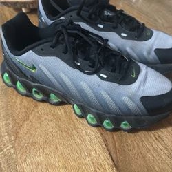 NIKE AIR MAX DN8 (GS) BLACK VOLT SHOE SNEAKERS HF7310-005 GS SIZE  6.5 