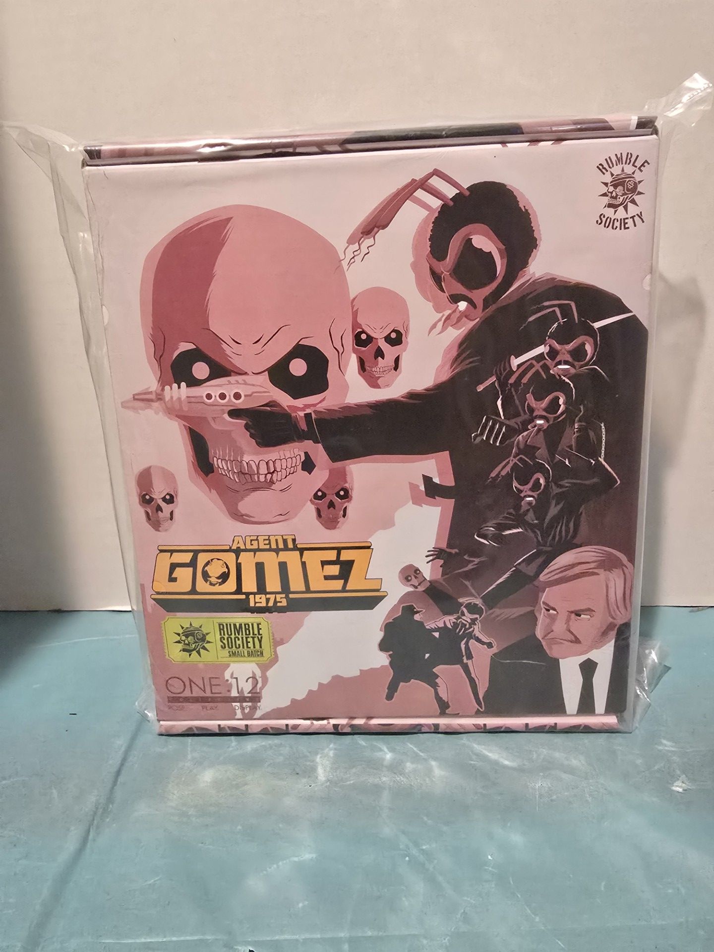 Mezco Agent Gomez 1975 Remix Edition