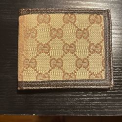 Selling Gucci Wallet 