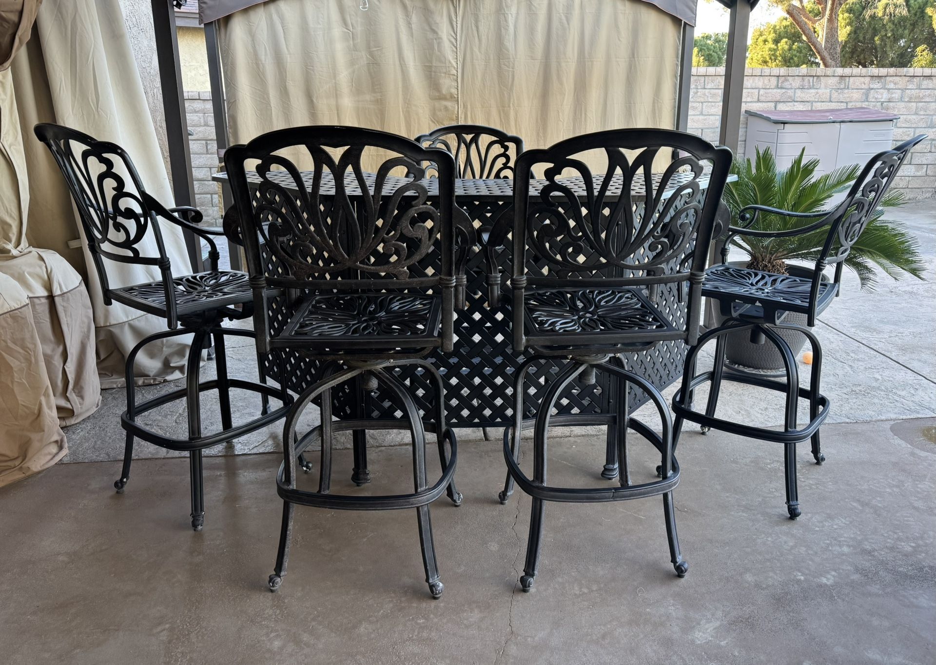 Beautiful Outdoor Metal High Patio Bar and 5 Swivel Chairs. $750 OBO
