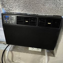 AC - Air Conditioner - Works Good