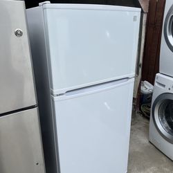 White Kenmore Apt Size Fridge We Deliver And Install🚚👨🏻‍🔧