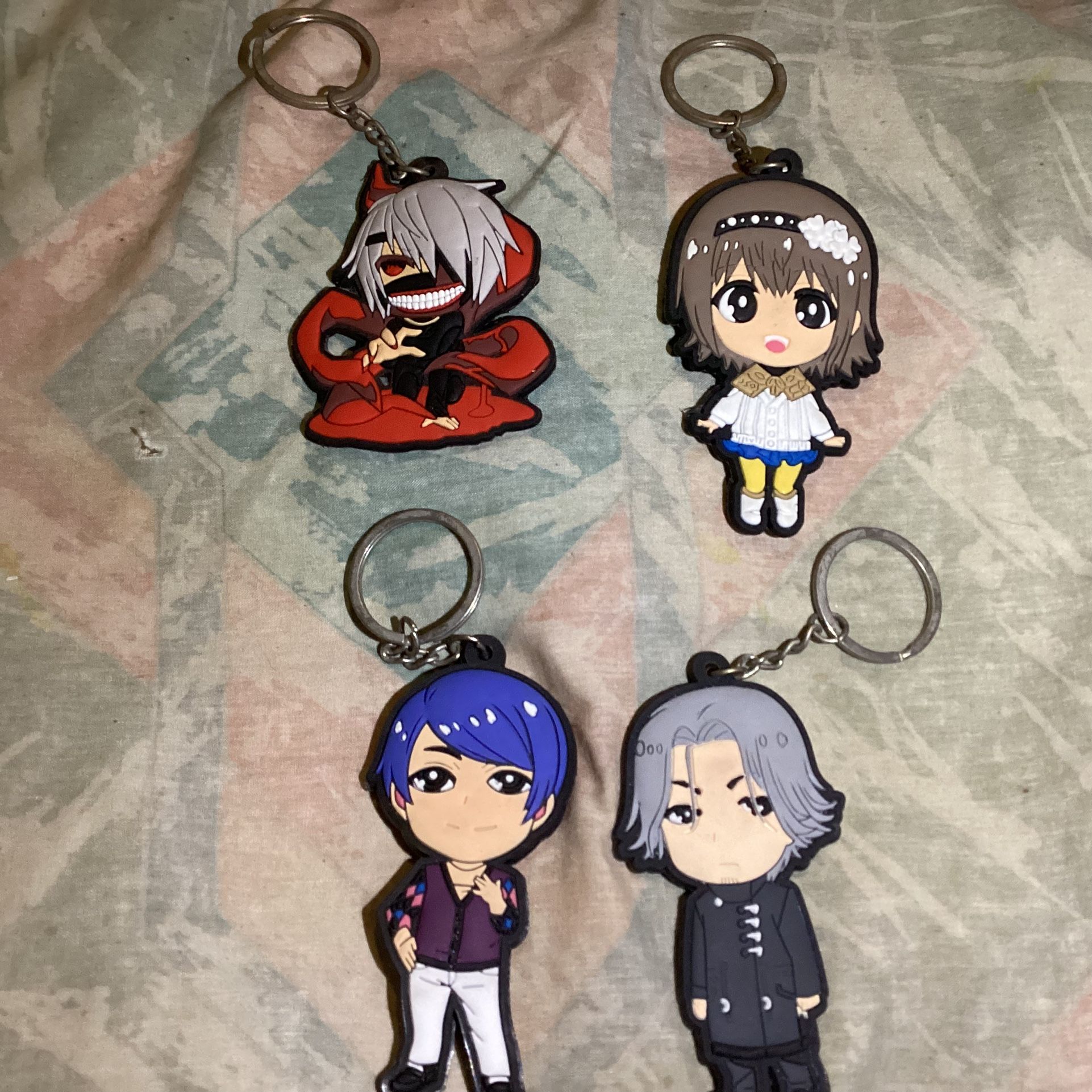 ken kaneki,Hinami Fueguchi,renji yomo,Shuu Tsukiyama Tokyo Ghoul keychains