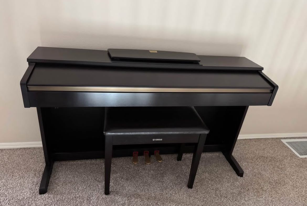 Yamaha-Clavinova-CLP-320-Digital-Piano
