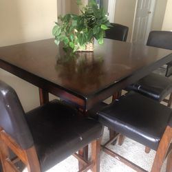 Table With 4 Chairs And Seat Covers For The Chairs