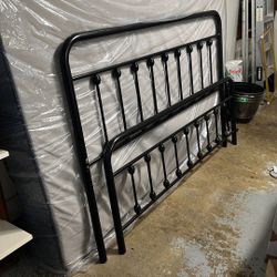 Metal Bedframe 