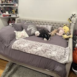 FULL SIZE bed RESTORATION HARDWARE  Devin tufted