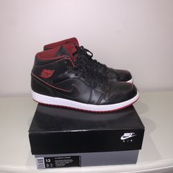 Jordan 1. Size 13.