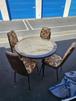 Vintage 70 or 80s Table and 4 chairs