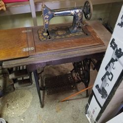 Singer Antique Seweing Machine