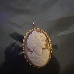 Vintage Cameo Brooch 