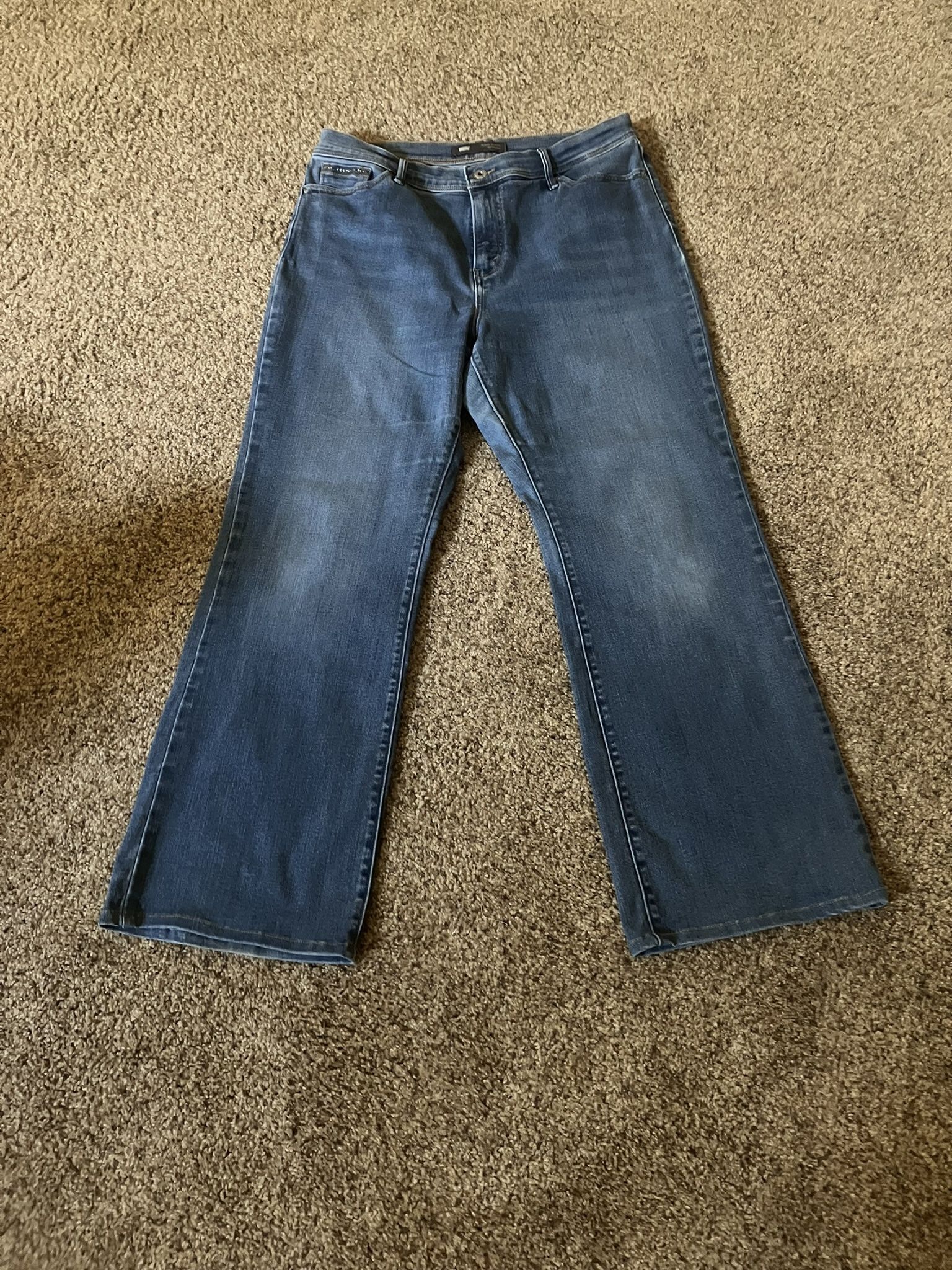Women’s Levi’s 512 Perfectly Slimming Bootcut Jeans