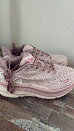 hoka woman size 7