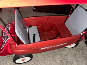 Kids wagon Radio Flyers red and white