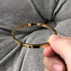 Cartier love bracelet yellow gold in size 17