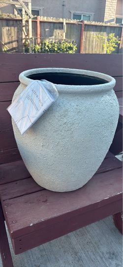 Allen + Roth Large Textured Planter Pot