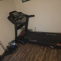 Treadmill SOLE F65