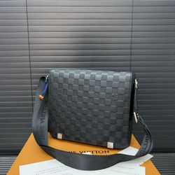 Louis   vuitton  Bag  DISTRICT 