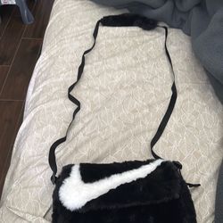 Nike bag brand new  color, black and white has a Nike sign in the front of the bag