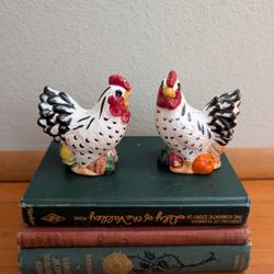 Vintage Chicken Salt And Pepper Shakers 
