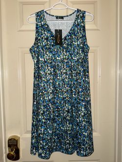 NWT Women’s Sleeveless Summer Dress w/front pockets