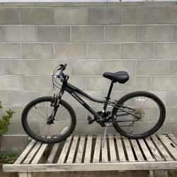 24” Girls SPECIALIZED HOT ROCK Mountain Bike 