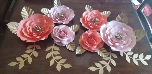 Paper flowers and paper roses. Flores de papel