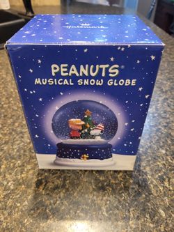 Hallmark Peanuts Musical Snow globe NIB new in box NOS New old stock. Sealed shut in factory packaging. collectors item