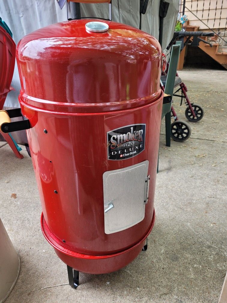 ♨️⛺Char Broil H2o
SMOKER & GRILL DELUXE ( Brand New)......♨️⛺
