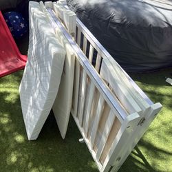 Baby crib with wheels