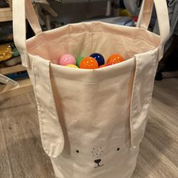 Nursery Toy Storage Bin With Balls