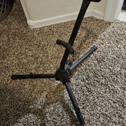 Saxophone stand