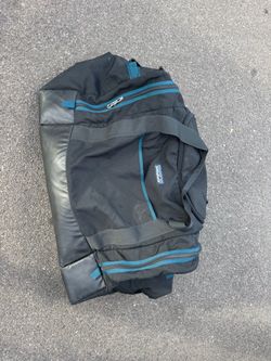 Patagonia Duffel Bag Black Teal Blue Zip Outer Pocket Double Handle Strap Travel