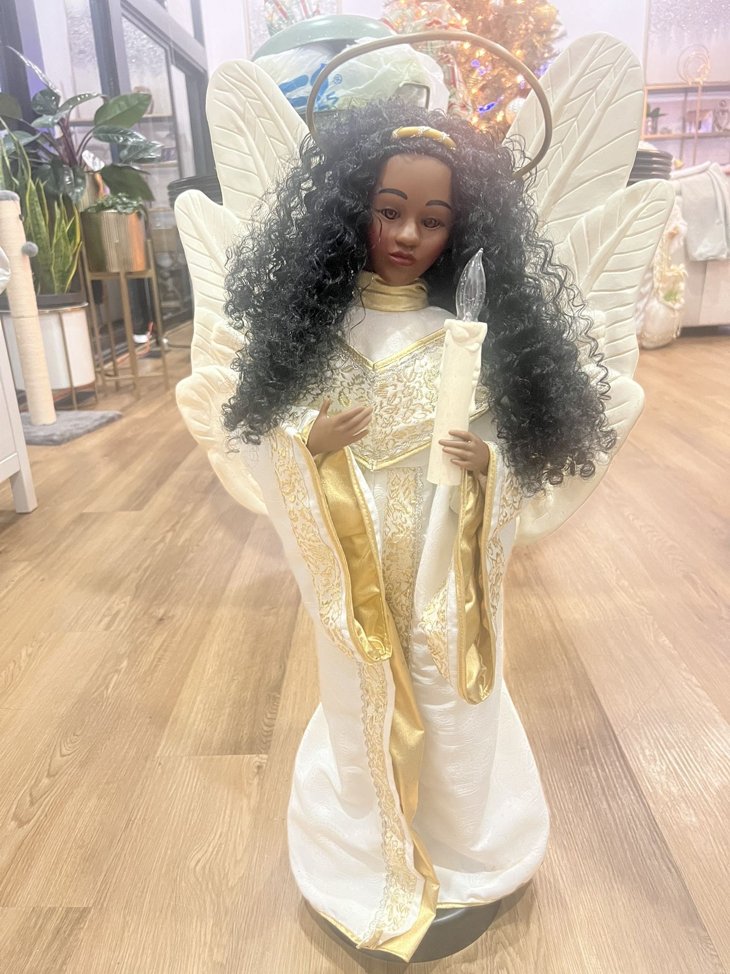 Animated figurines for holiday