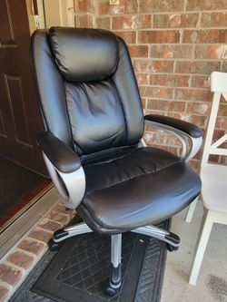 Nice, large and wide office chair