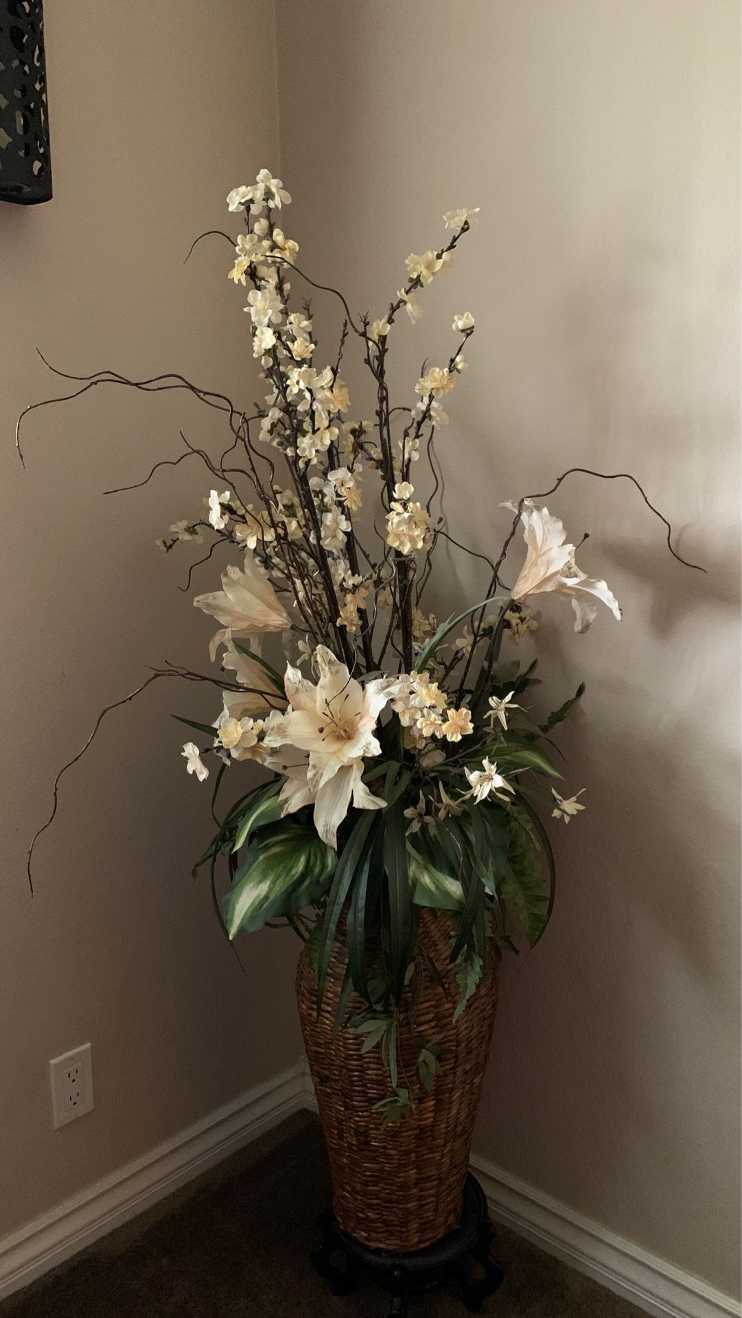 Large flower decoration with stand