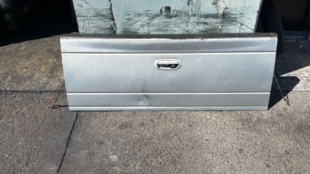 Tailgate From a Dodge Dakota Pickup truck fits 97-04