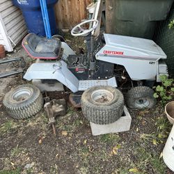 Craftsman Lawn Tractor (READ DESCRIPTION)