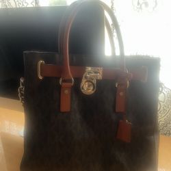 michael kors  large tote new condition 