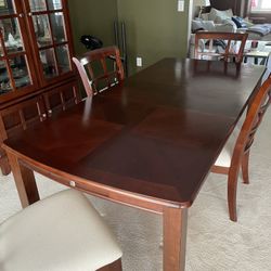 Dining room Table with Matching Glass Hutch Cabinet 